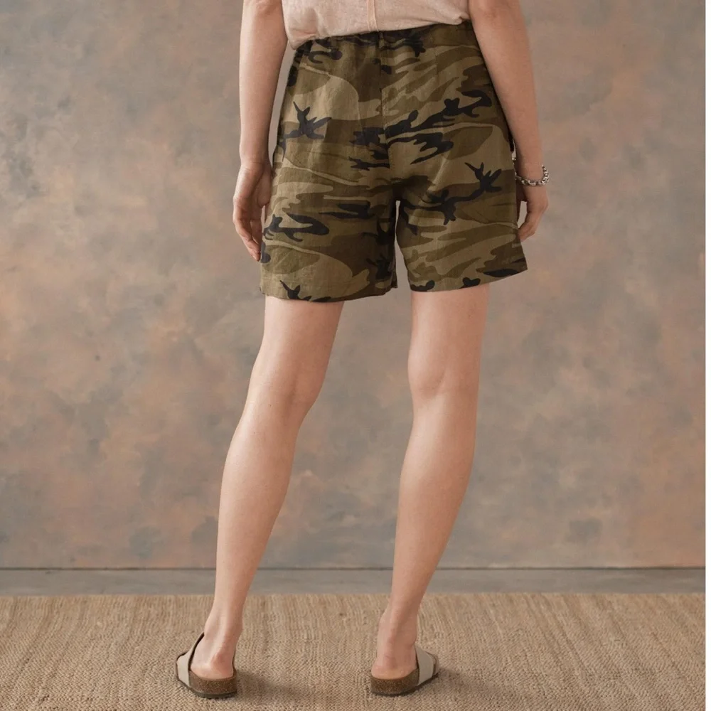 Johnny Was NWT Molly Camo‎ Boho Floral Embroidered 100% Linen Shorts Size Small